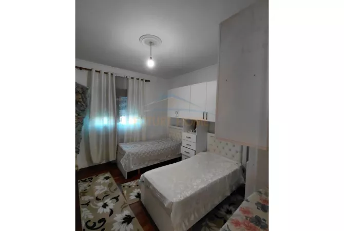 Shtepi ne shitje Shtepi Private ne Tirane, 3+1, Mobilimi E mobiluar, Pagesa 680,000  Euro.