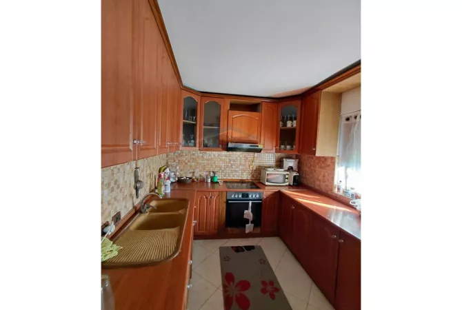 Shtepi ne shitje Shtepi Private ne Tirane, 3+1, Mobilimi E mobiluar, Pagesa 680,000  Euro.