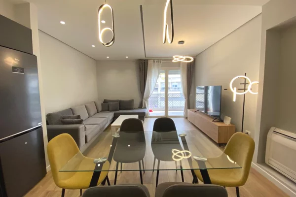 Shtepi me qera 2+1 ne Tirane - 1,000 Euro