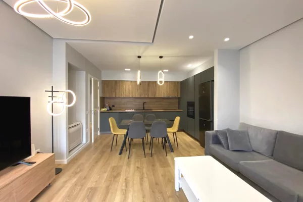 Shtepi me qera 2+1 ne Tirane - 1,000 Euro