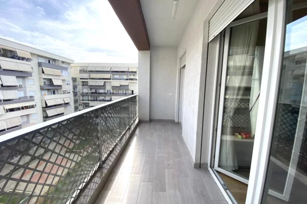 Shtepi me qera 2+1 ne Tirane - 1,000 Euro