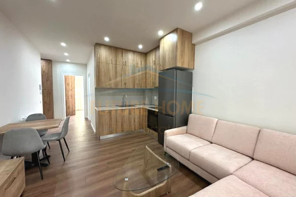 Shtepi me qera Apartament ne Tirane, 1+1, Mobilimi E mobiluar, Pagesa 848  Euro.