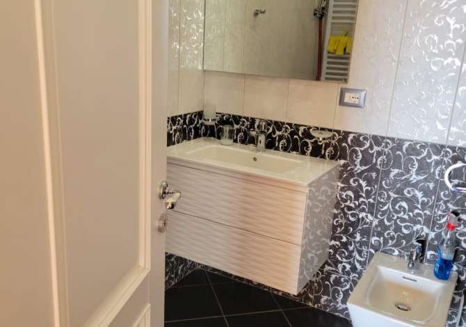 Ambient biznesi me qera 3+1 ne Tirane - 800 Euro