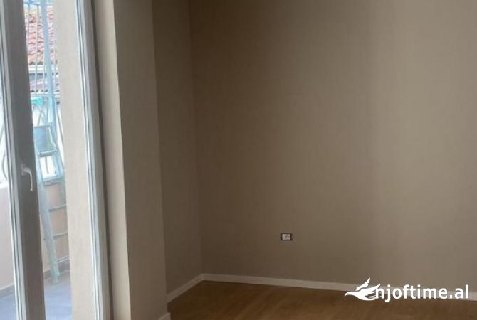 Ambient biznesi me qera 3+1 ne Tirane - 950 Euro