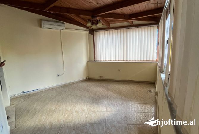 Ambient biznesi me qera 3+1 ne Tirane - 1,600 Euro