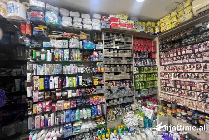 Shitet biznes ne zonen e 21 Dhjetorit