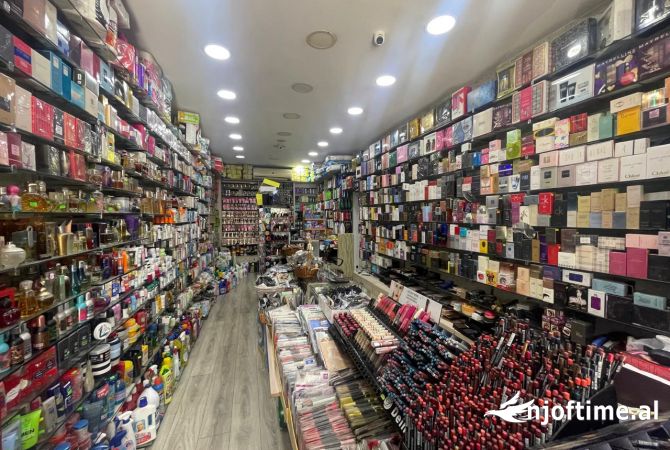 Shitet biznes ne zonen e 21 Dhjetorit