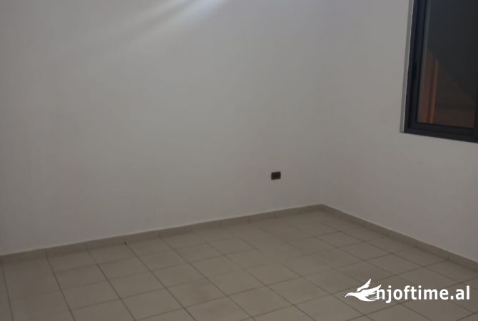 Shtepi me qera 2+1 ne Tirane - 35,000 Leke