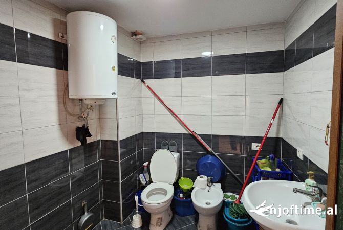 Shtepi ne shitje Apartament ne Tirane, 1+1, Mobilimi E mobiluar, Pagesa 90,000  Euro.