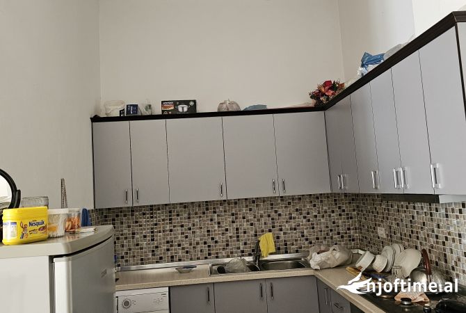 Shtepi ne shitje Apartament ne Tirane, 1+1, Mobilimi E mobiluar, Pagesa 90,000  Euro.
