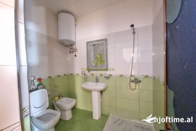 Shtepi ne shitje Apartament ne Tirane, 2+1, Mobilimi Bosh, pa mobiluar, Pagesa 135,000  Euro.