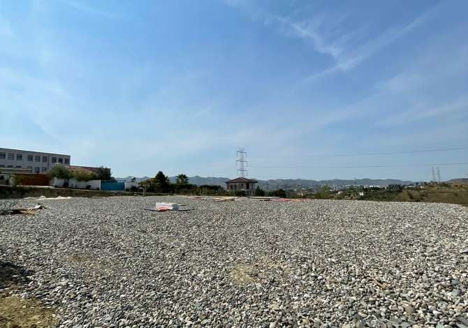 Truall ose Toke ne Tirane - 600 Euro
