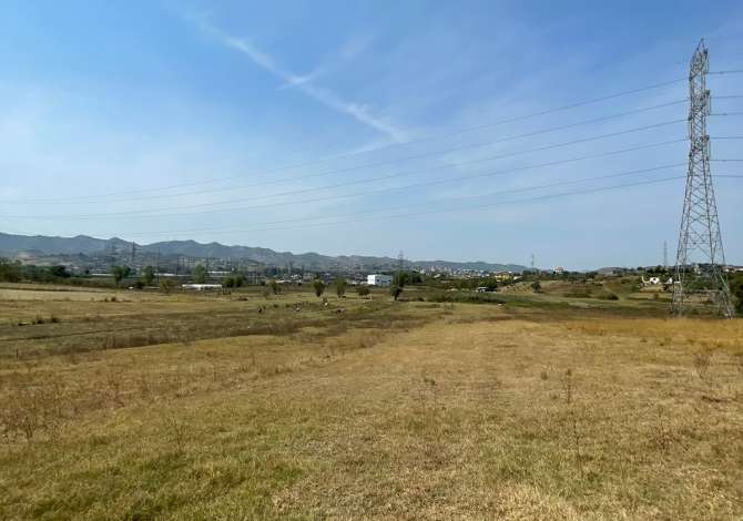 Truall ose Toke ne Tirane - 400,000 Euro