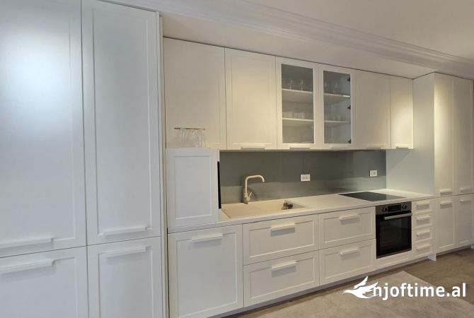 Shtepi ne shitje Apartament ne Tirane, 3+1, Mobilimi E mobiluar, Pagesa 306,000  Euro.