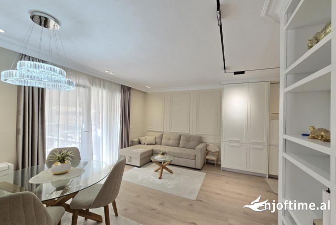 Shtepi ne shitje Apartament ne Tirane, 3+1, Mobilimi E mobiluar, Pagesa 306,000  Euro.