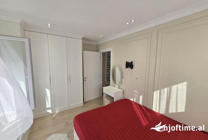 Shtepi ne shitje Apartament ne Tirane, 3+1, Mobilimi E mobiluar, Pagesa 306,000  Euro.