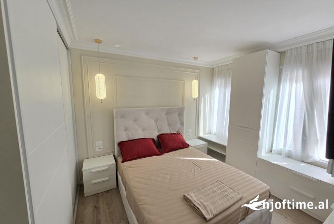 Shtepi ne shitje Apartament ne Tirane, 3+1, Mobilimi E mobiluar, Pagesa 306,000  Euro.