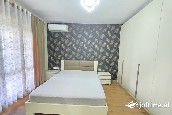 Shtepi ne shitje Apartament ne Tirane, 2+1, Mobilimi E mobiluar, Pagesa 190,000  Euro.