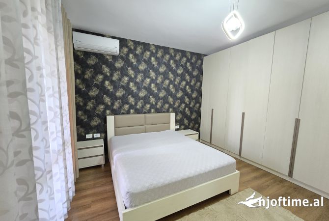 Shtepi ne shitje Apartament ne Tirane, 2+1, Mobilimi E mobiluar, Pagesa 190,000  Euro.