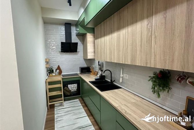 Shtepi me qera Apartament ne Tirane, 2+1, Mobilimi E mobiluar, Pagesa 1,800  Euro.