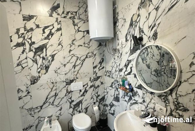 Shtepi me qera Apartament ne Tirane, 2+1, Mobilimi E mobiluar, Pagesa 1,800  Euro.