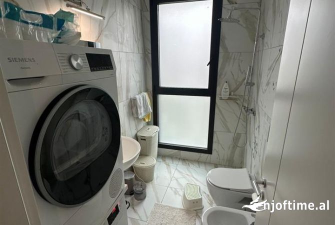 Shtepi me qera Apartament ne Tirane, 2+1, Mobilimi E mobiluar, Pagesa 1,800  Euro.