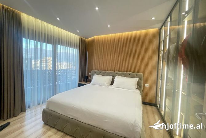 Shtepi me qera Apartament ne Tirane, 3+1, Mobilimi E mobiluar, Pagesa 2,500  Euro.