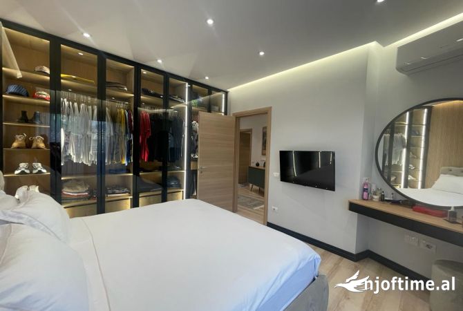 Shtepi me qera Apartament ne Tirane, 3+1, Mobilimi E mobiluar, Pagesa 2,500  Euro.
