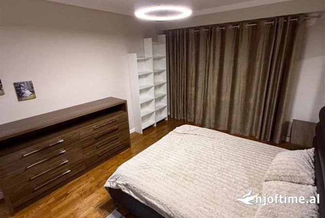 Shtepi me qera 2+1 ne Tirane - 1,200 Euro