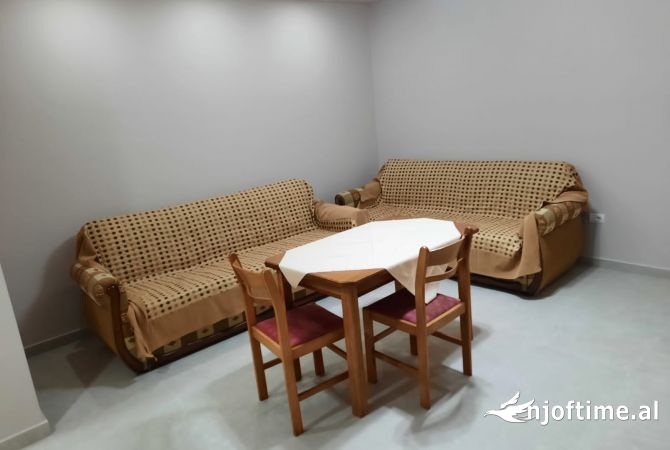 Shtepi me qera Shtepi Private ne Tirane, 1+1, Mobilimi E mobiluar, Pagesa 25,000  Leke.