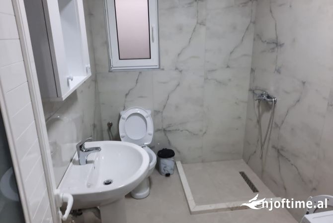 Shtepi me qera 1+1 ne Tirane - 25,000 Leke