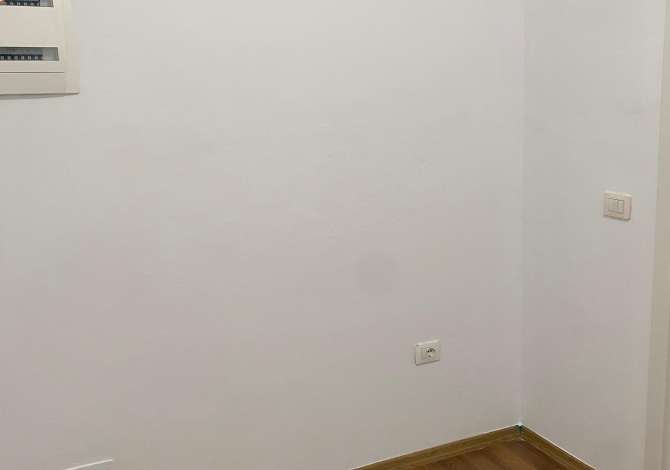 Shtepi ne shitje Apartament ne Tirane, 2+1, Mobilimi Bosh, pa mobiluar, Pagesa 121,000  Euro.