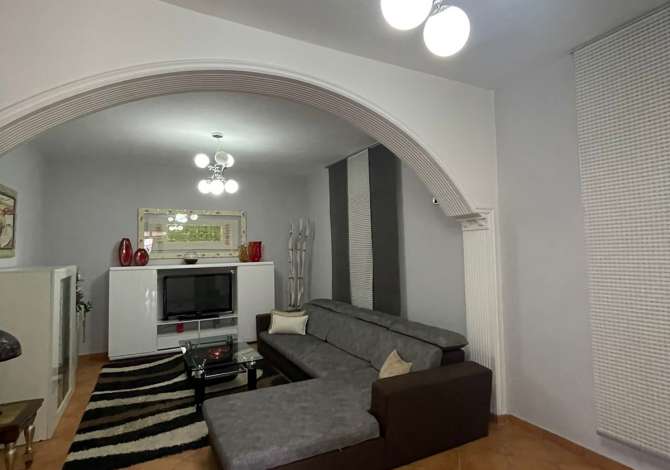 Shtepi me qera 5+1 ne Tirane - 800 Euro