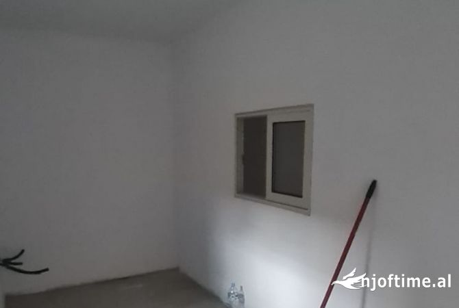 Ambient biznesi me qera 4+1 ne Tirane - 1,800 Euro