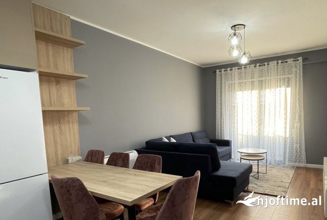 Shtepi me qera Apartament ne Tirane, 2+1, Mobilimi E mobiluar, Pagesa 600  Euro.