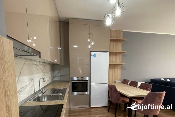 Shtepi me qera Apartament ne Tirane, 2+1, Mobilimi E mobiluar, Pagesa 600  Euro.