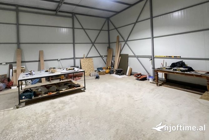 Ambient biznesi me qera 4+1 ne Tirane - 700 Euro