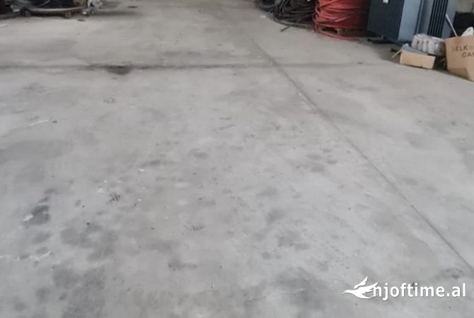 Okazion  Jepet kapanon me qera 400m2 1200Euro perballe qtu-se 