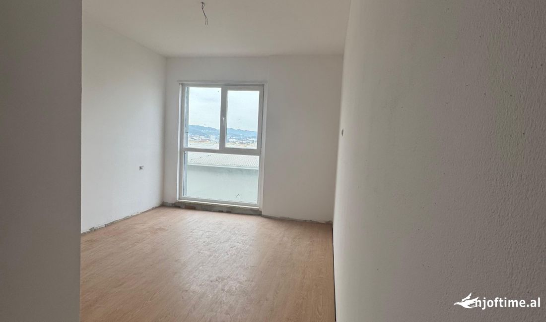 Shtepi ne shitje Apartament ne Tirane, 2+1, Mobilimi Bosh, pa mobiluar, Pagesa 107,000  Euro.