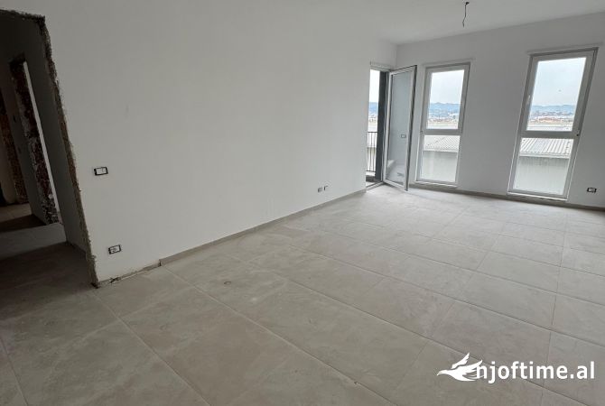 Shtepi ne shitje Apartament ne Tirane, 2+1, Mobilimi Bosh, pa mobiluar, Pagesa 107,000  Euro.