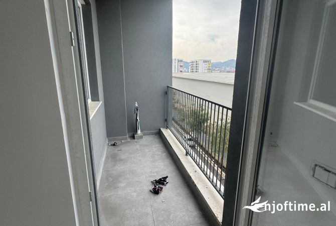 Shtepi ne shitje Apartament ne Tirane, 2+1, Mobilimi Bosh, pa mobiluar, Pagesa 107,000  Euro.