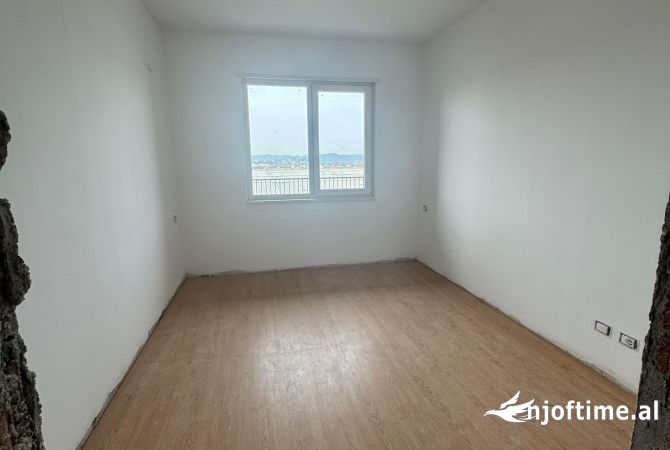 Shtepi ne shitje Apartament ne Tirane, 2+1, Mobilimi Bosh, pa mobiluar, Pagesa 107,000  Euro.