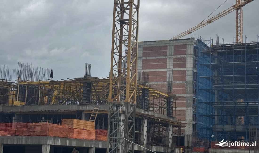 Shtepi ne shitje Apartament ne Tirane, 2+1, Mobilimi Bosh, pa mobiluar, Pagesa 85,000  Euro.