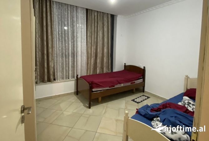 Shtepi me qera Apartament ne Tirane, 2+1, Mobilimi E mobiluar, Pagesa 450  Euro.