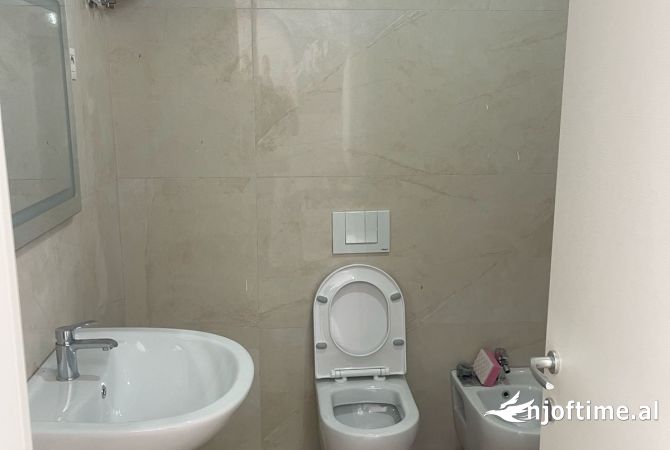 Shtepi me qera Apartament ne Tirane, 2+1, Mobilimi E mobiluar, Pagesa 500  Euro.