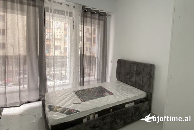 Shtepi me qera Apartament ne Tirane, 2+1, Mobilimi E mobiluar, Pagesa 500  Euro.