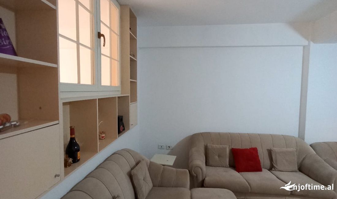 Shtepi me qera Apartament ne Tirane, 1+1, Mobilimi E mobiluar, Pagesa 370  Euro.