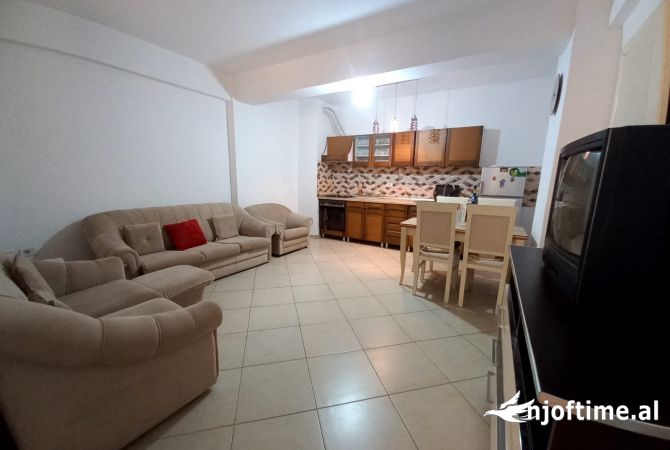 Shtepi me qera Apartament ne Tirane, 1+1, Mobilimi E mobiluar, Pagesa 370  Euro.