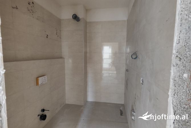 Shtepi ne shitje Apartament ne Tirane, 2+1, Mobilimi Bosh, pa mobiluar, Pagesa 143,100  Euro.