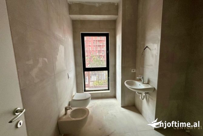 Shtepi ne shitje Apartament ne Tirane, 2+1, Mobilimi Bosh, pa mobiluar, Pagesa 270,000  Euro.